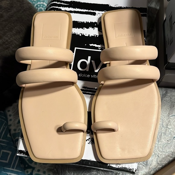 DOLCE VITA NIXIA TAN STELLA SLIP ON FLAT SANDALS NIB SIZE 6.5 - Picture 2 of 6